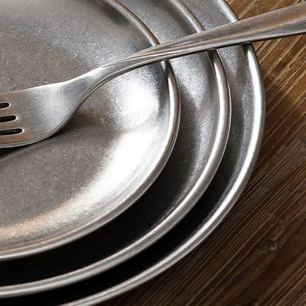 Rostfri tallrik set med 2 metall middagstallrikar för snacks, silver