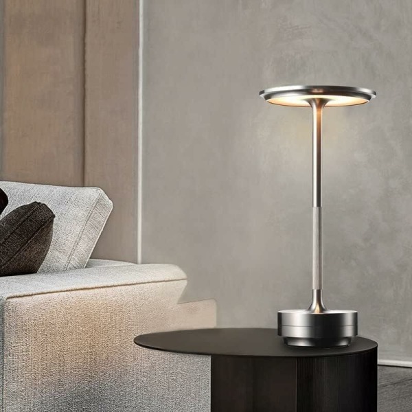 Sølvfarget oppladbar og bærbar bordlampe, med dimbart lys, for kontorer, soverom, restauranter og barer KLB