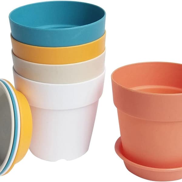 5 stk fargerike mini-blomsterpotter i plast med fat