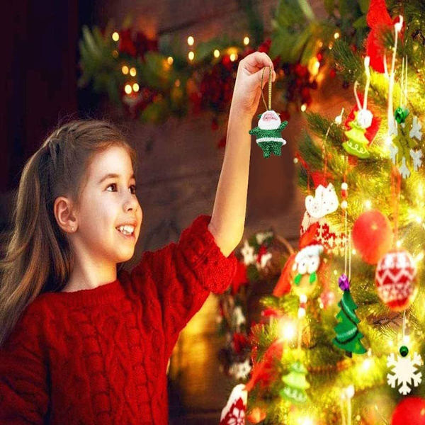 Liten julepynt med julenissen - sett med 12 mini juletrepynt som festlige gaver KLB