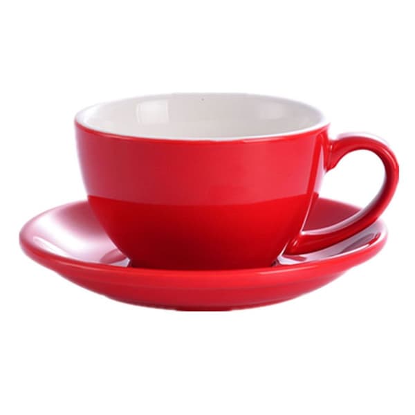 Färgade cappuccino-koppar och fat i modern stil
