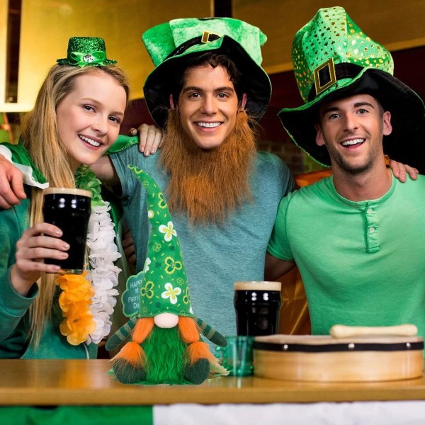 St. Patrick's Day plysnisser, grøn hat, ansigtsløs ældre person B KLB