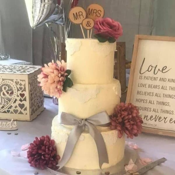 Mr & Mrs Toppers i naturligt træ til bryllupskage - Chic Rustic Wedding