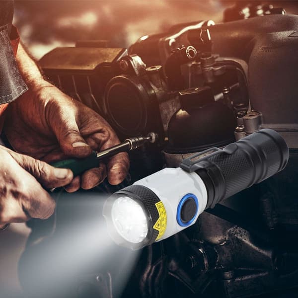 Tehokas G2X-sarjan LED-taskulamppu, jossa on tukeva KLB-kotelo