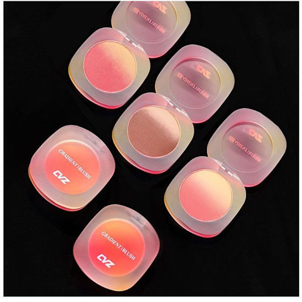 Rikt pigmentert, lett pudder rouge og highlighter