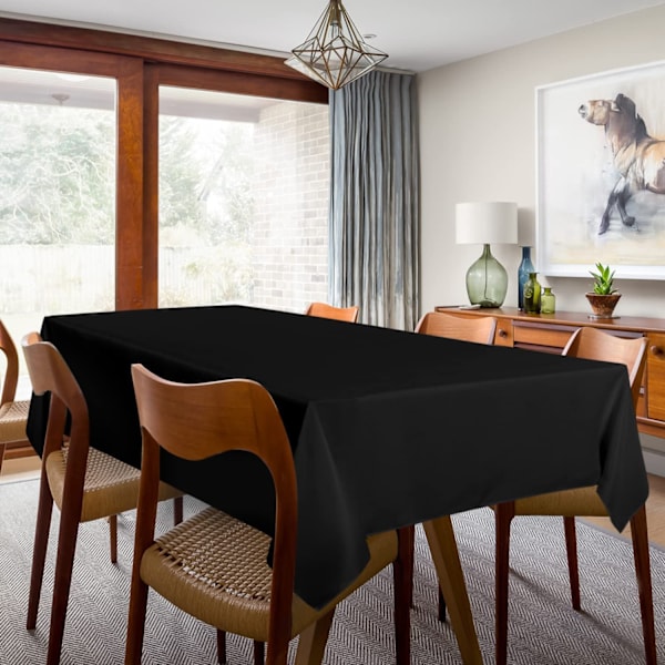Sett med 2 svarte duker 58 x 108 tommer, vaskbar polyester duk flekk- og krøllbestandig for spisebord, buffet og camping