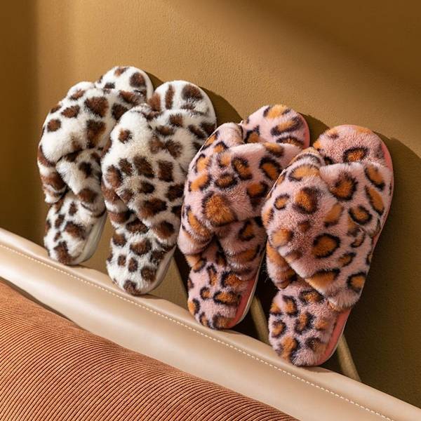 Mjuka tofflor i bomull med leopardmönster