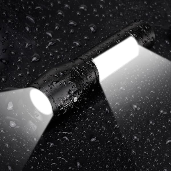 Super kirkas LED-taskulamppu - USB-ladattava, zoomaava, vedenpitävä KLB