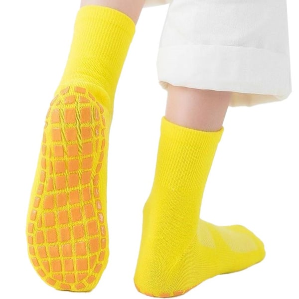 Vinterstrikkede chenilletøfler og sokker i gul KLB