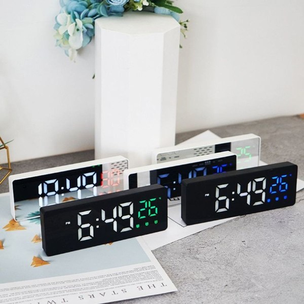 Röstaktiverad LED-ljudlös, datumtemperaturdisplay, elektronisk klocka (svart).