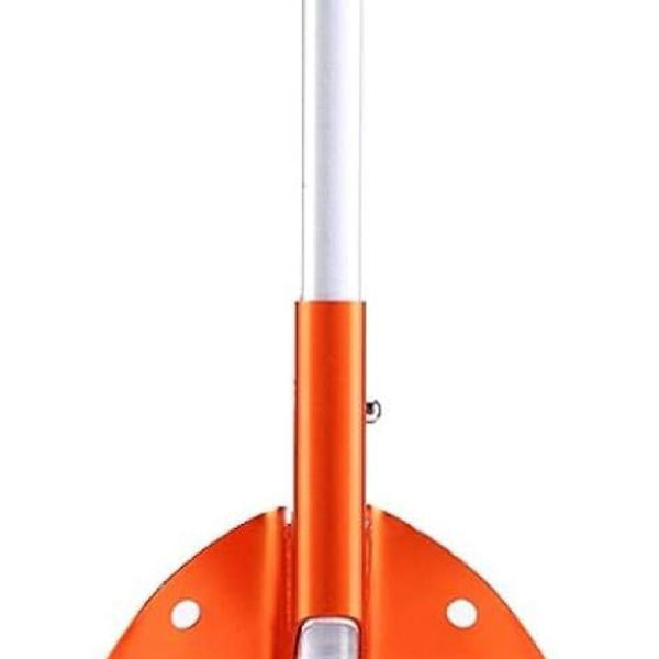 1. Denne snøskuffen har en lys oransje design, noe som gjør KLB