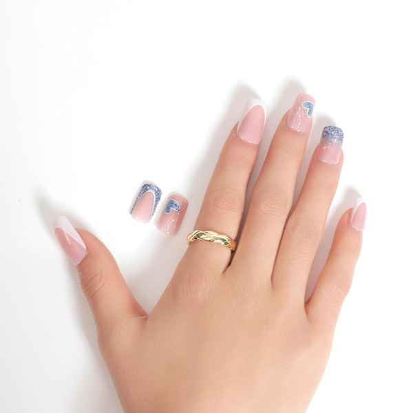 Medium Square Coffin Fake Nails med lim på naglar Rosa med blå hjärta Falska naglar i 12 storlekar och 24 st akryl nagel set