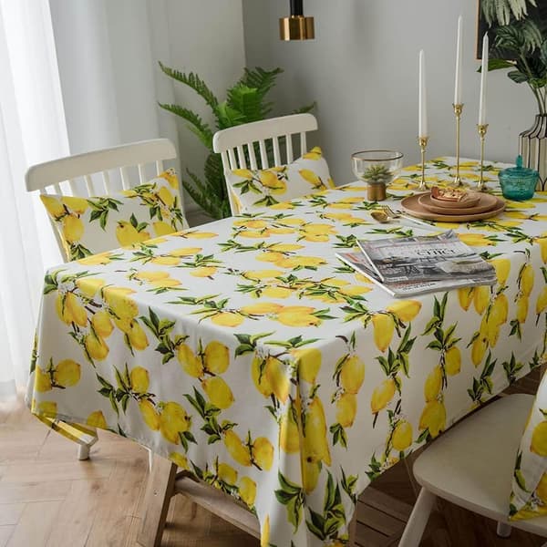 Spildsikker dug i polyester med citroner - perfekt til forår og sommer - til indendørs/udendørs brug