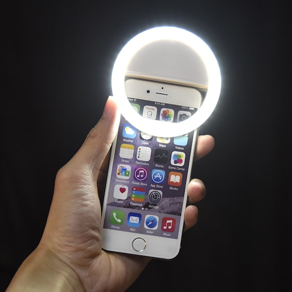 LED-rengasselfievalo täyttää valon yöselfieä älypuhelimeen, valkoinen