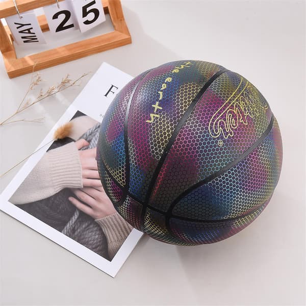 Reflekterende glødende holografisk lysende basketball til natspil
