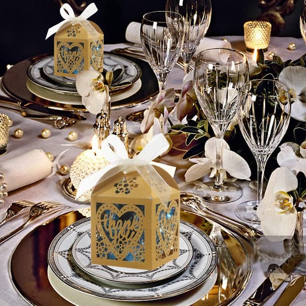 Laser Cut Boxes 60 st Tack Presentförpackningar Bröllop Fest Godisaskar Spets Godisaskar Gold 2 x 2 x 3 inch