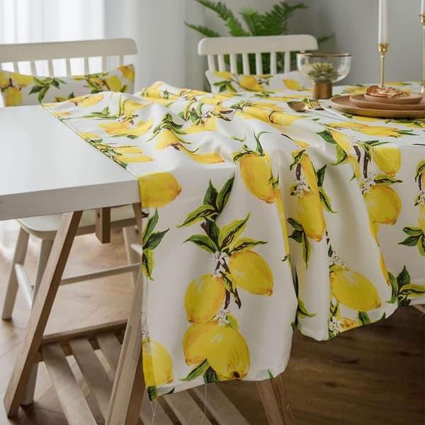 Spildsikker dug i polyester med citroner - perfekt til forår og sommer - til indendørs/udendørs brug