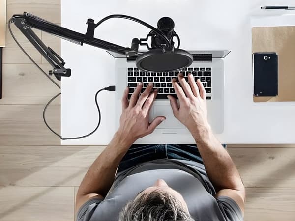 Studiomikrofoni XLR-kondensaattorisetti jalustalla ja pop-suodattimella