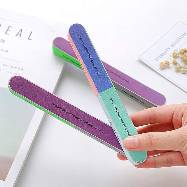 7 stk. neglefil og neglebuffer manicure, tilfældig farvelevering