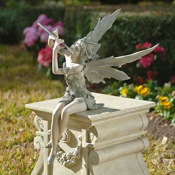 Sittende fe-hagefigur utendørs ornament uteplass skulpturer dekor