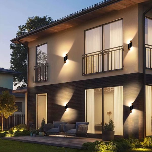 10W Spiral Udendørs og Indendørs LED IP66 Væglampe i Aluminium, Øvre og Nedre Væglampe, Varm Hvid 3000K (Sort)