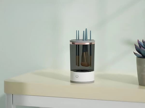 USB sminkekostrenser black