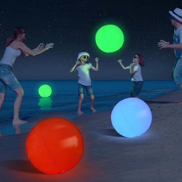 Stor flytande uppblåsbar med färgförändrande ljus i mörk strandboll leksak för sommarpool/strandfest