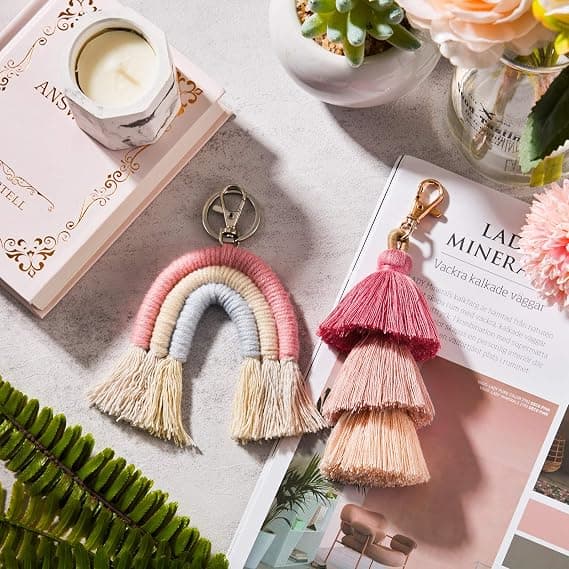 2 stk. Boho Regnbue Nøgleringe Pom Pom Kvast Makrame Nøgleringe til Kvinder Piger