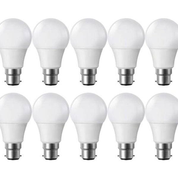 Set med 10 B22 LED-pærer 7W 6500K hvitt