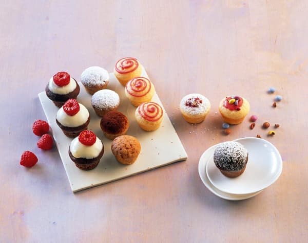 Non-stick premium belagt 24 mini cupcakeform, længde 37,5 cm x bredde 25,5 cm, sort