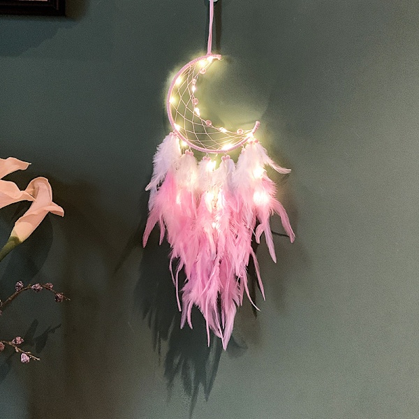 Drömfångare i månform, handgjord, rosa fjädrar, boho drömfångare, macramé väggdekoration, juldrömfångare, väggdekor, hantverk, present
