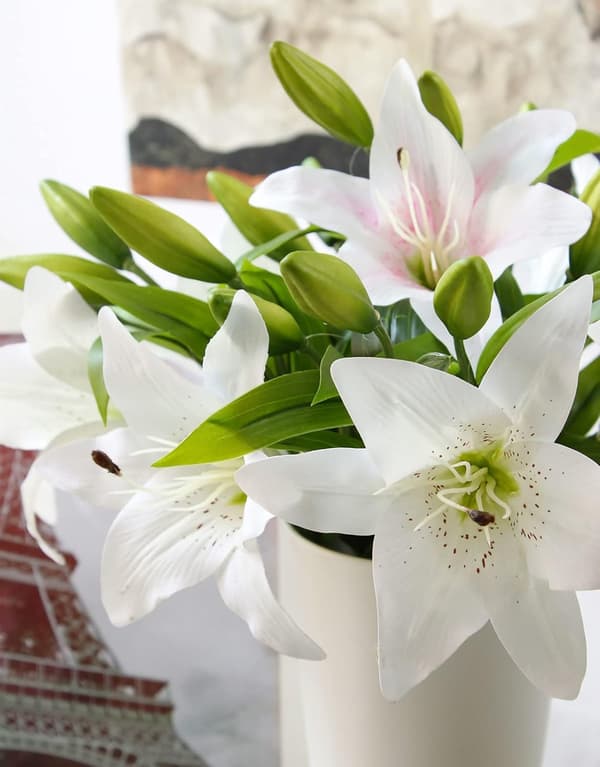 Konstgjorda liljor med blomsterkonst, 8 st White