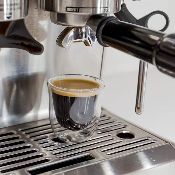 4 kappaletta 80 ml:n espressokuppia, kaksinkertaisella seinällä eristetyt espressokupit, lasiset kahvikupit