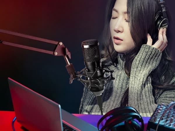 Studiomikrofoni XLR-kondensaattorisetti jalustalla ja pop-suodattimella