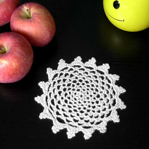 Heklet bomullsblonde bordbrikker Doilies verdipakke, 4 stk, hvit, nett, ca. 12-14 cm runde
