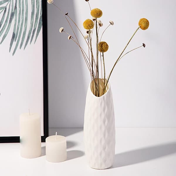Hvid plastikvase — Enkel og moderne stil — Ideel til bryllupper, boligindretning og mere (Stil C)