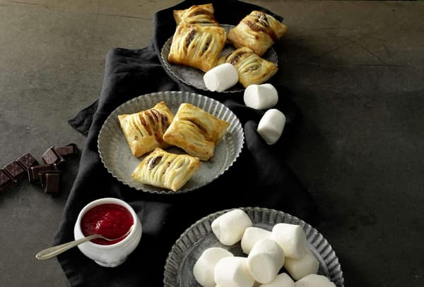 Kjevle for å lage brødpinner, aperitiffpinner og hjemmelagde forretter Dark blue