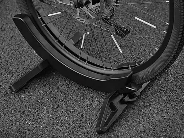 Justerbart gulvcykelstativ