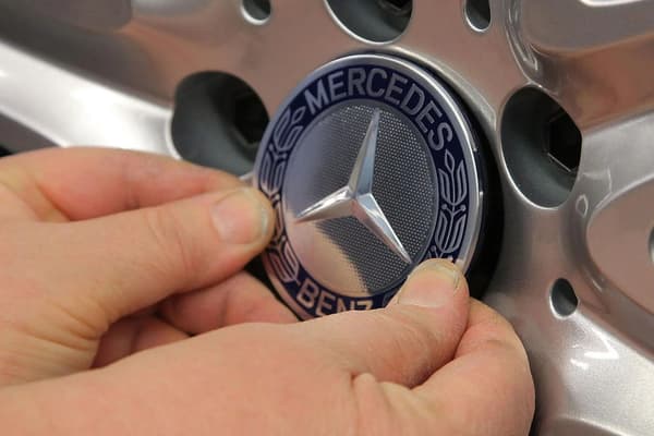 Mercedes-Benz centrumkåpor / navkapslar bilmärke - 4-pack 75mm BENZ Blue