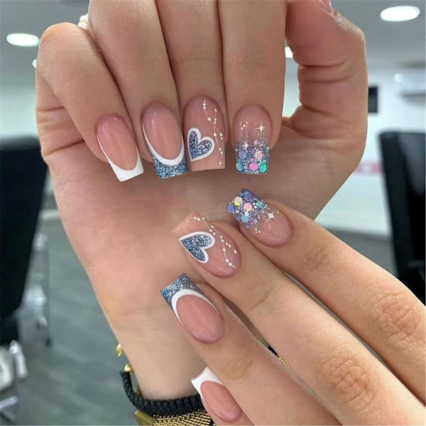 Medium Square Coffin Fake Nails med lim på naglar Rosa med blå hjärta Falska naglar i 12 storlekar och 24 st akryl nagel set