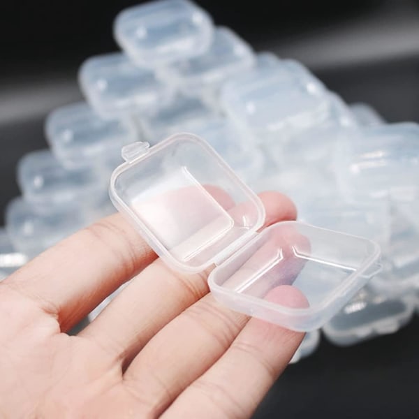 50 stk. små, gennemsigtige plastikbeholdere, blandet tomme, etui med til småting og andre projekter