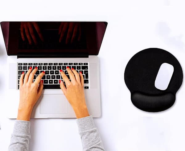 Ergonomisk musematte i minneskum med håndleddstøtte, egnet for kontorer, datamaskiner, bærbare datamaskiner, hjem og spill.