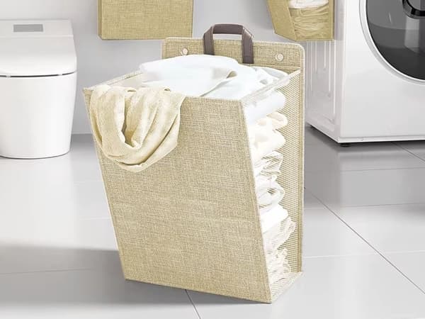 Sammenfoldelig vasketøjskurv til badeværelse vaskerum væg dør beige beige