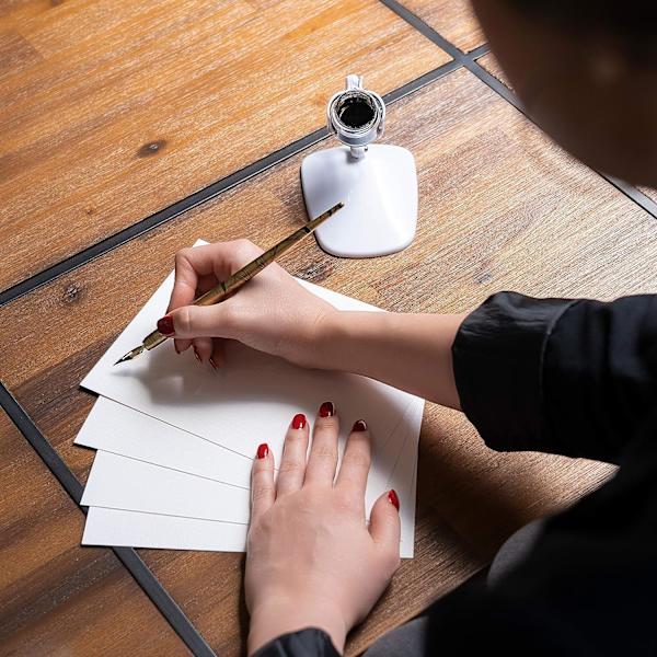 Neglelakholdere, neglelaksværktøjer, manicure- og pedicuretilbehør