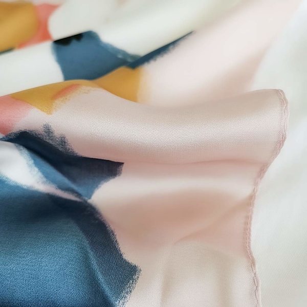 Sidenkänsla Scarf Medium Square Satin Huvudduk för Kvinnor 27,5 × 27,5 Tum