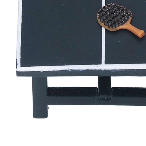 Bordtennisset i miniatyr för dockhus i skala 1:12