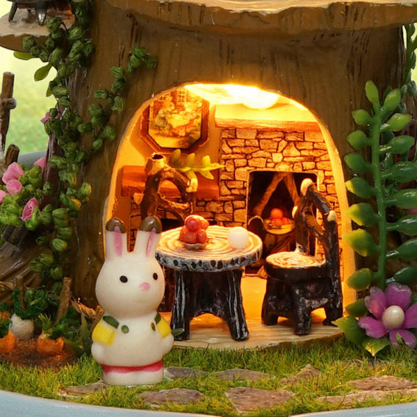Söt DIY Skog Dockhus Miniatyr med Roterande Musikbox Dammskydd LED-ljus