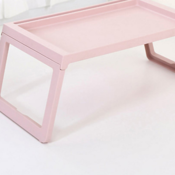 Laptop säng skrivbord PP hopfällbar enkel nedåtgående spårad design knä skrivbord säng bord med laddningshål för sovrum sovsal rosa 68x35.8x27.5cm