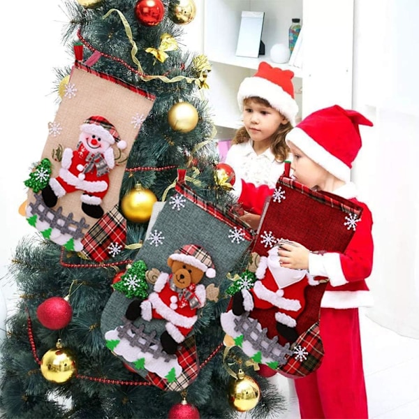 4 st traditionella julstrumpor för semesterdekoration