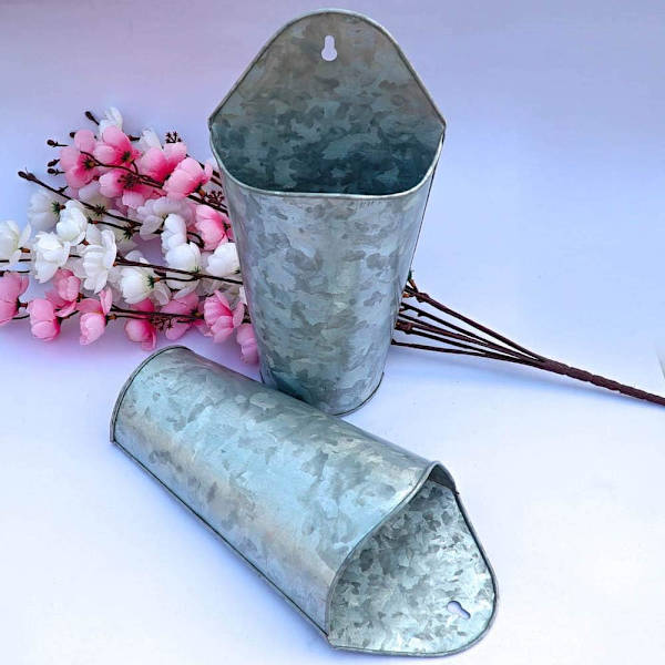 Rustik väggkruka i galvaniserad metall, väggdekoration, väggvas för inomhus- eller utomhusväxter eller blommor, levereras med 2-pack.